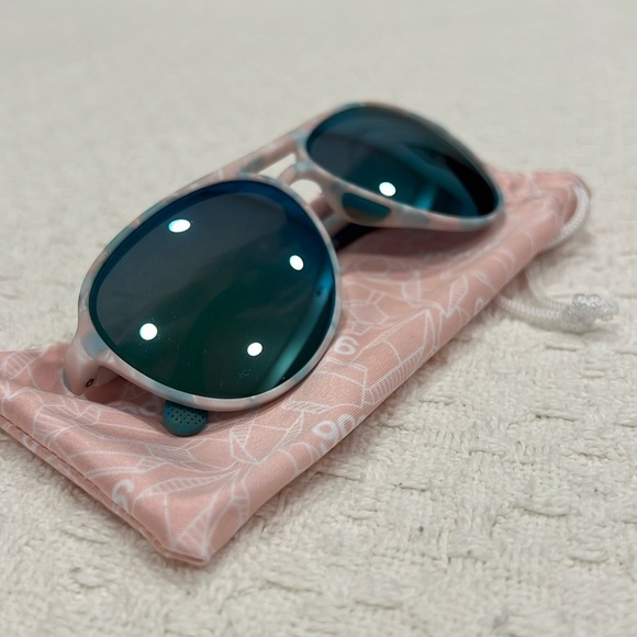 Crystal infused goodr sun glasses - Picture 1 of 1